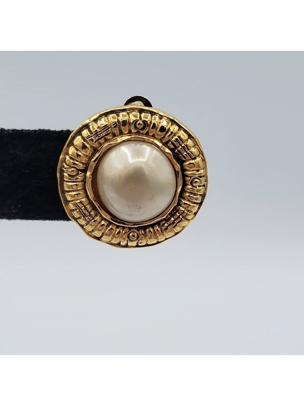 Chanel Goldtone Earrings Vintage Clip On - Picture 4 of 15